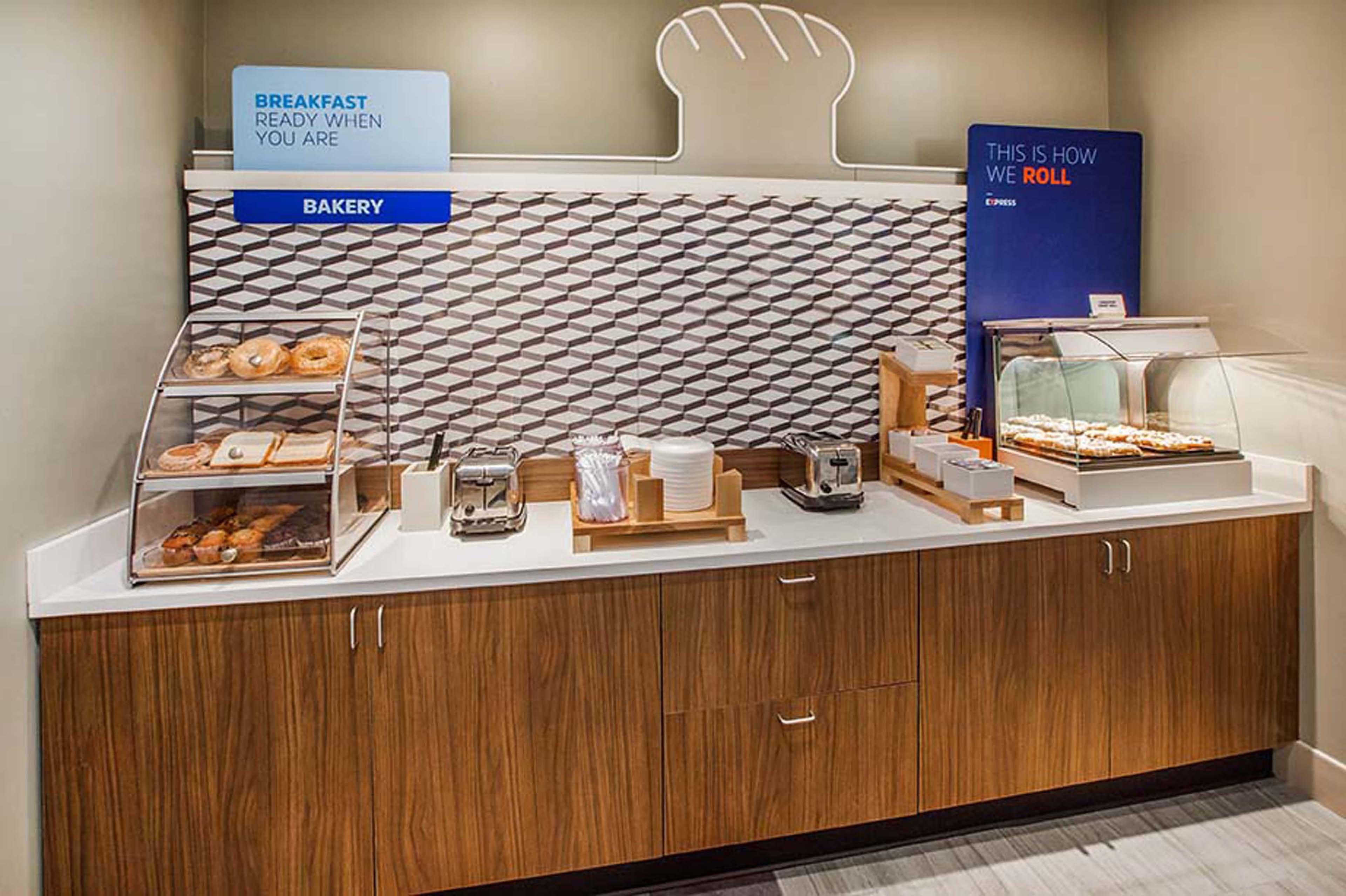 Holiday Inn Express & Suites Wilmington-University Center By Ihg Ngoại thất bức ảnh