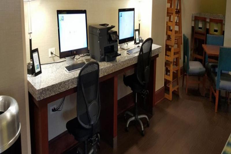 Holiday Inn Express & Suites Wilmington-University Center By Ihg Ngoại thất bức ảnh