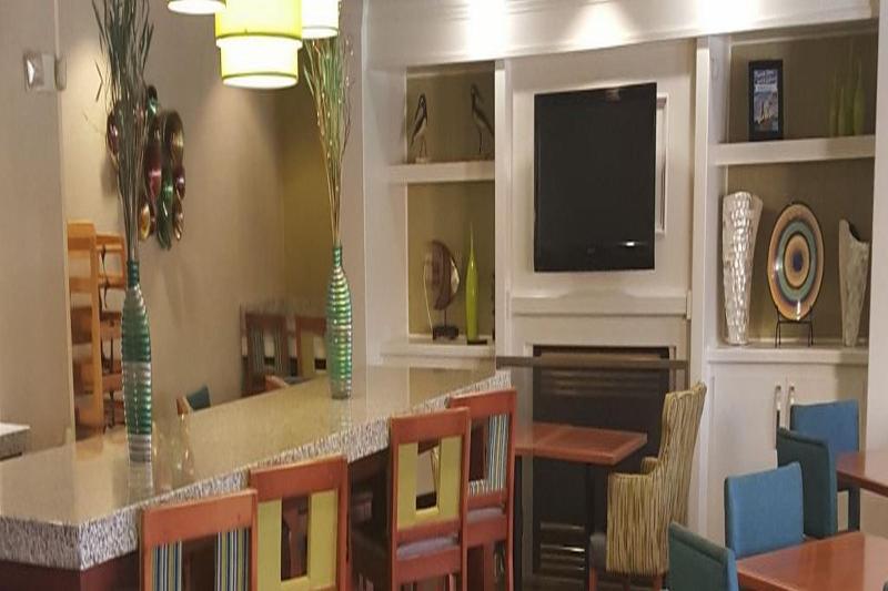 Holiday Inn Express & Suites Wilmington-University Center By Ihg Ngoại thất bức ảnh