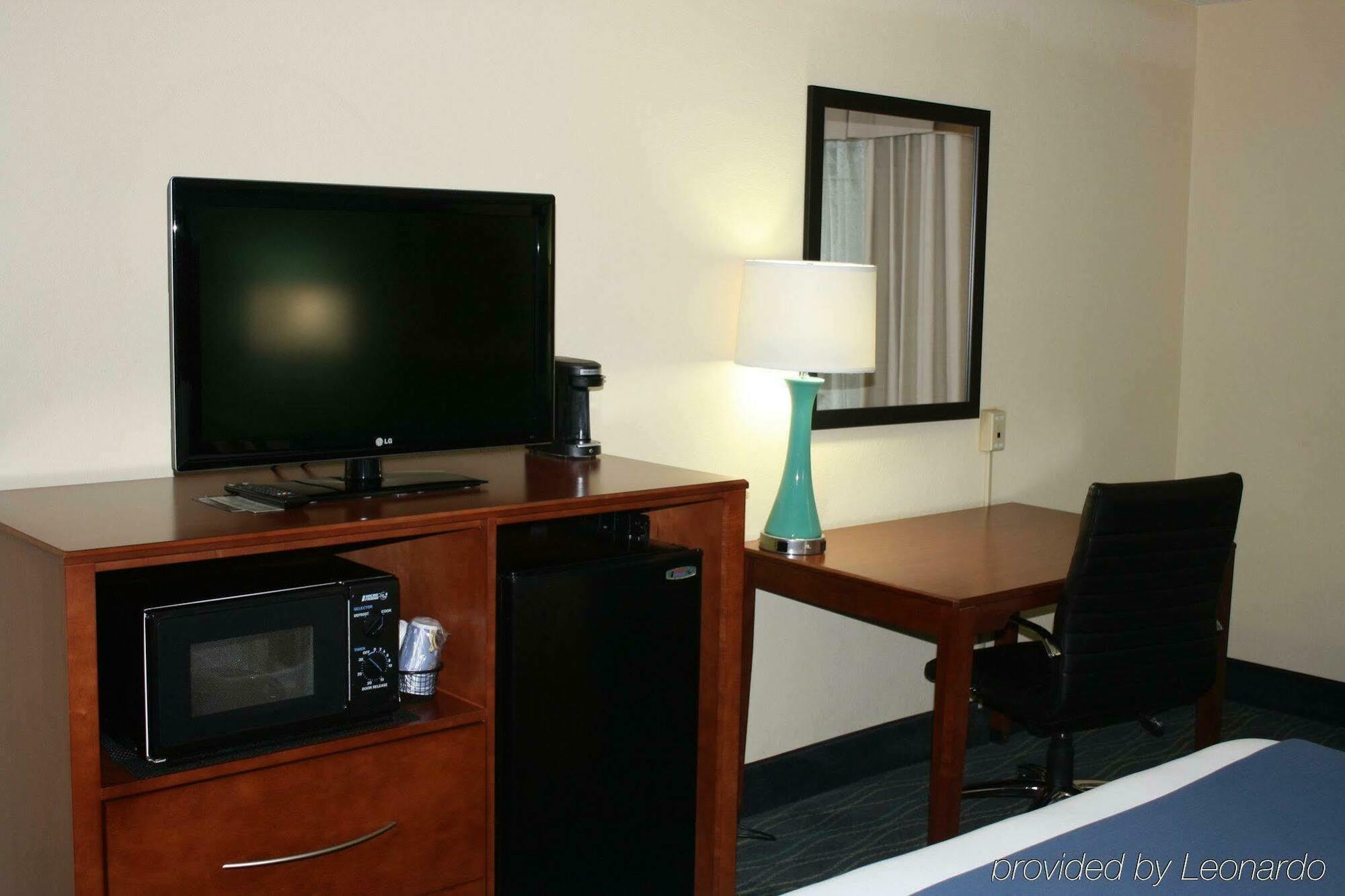 Holiday Inn Express & Suites Wilmington-University Center By Ihg Ngoại thất bức ảnh